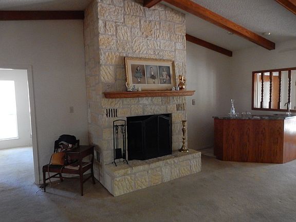 5th image of 225 Schattenbaum Dr