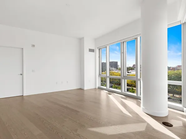 75 Park Lane South image 12 of 38