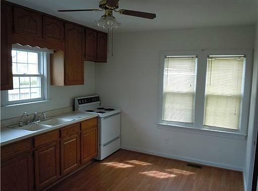4th image of 116 College St