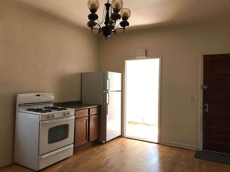 1st image of 2545 W Ainslie St APT 1