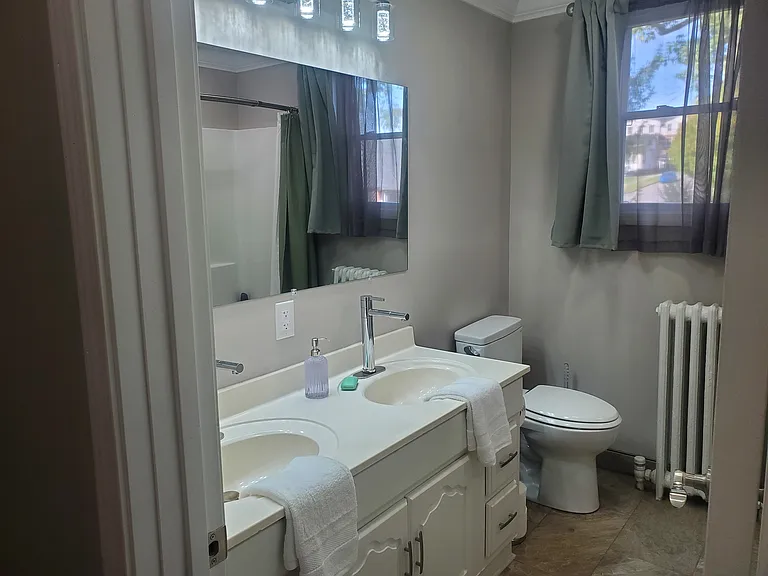 210 S Lynn Ave — Photo 4
