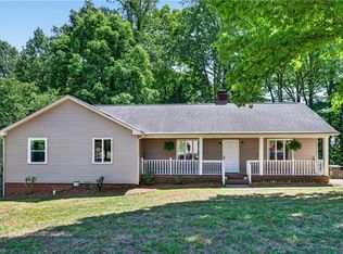 7 Holly Crest Ct, Greensboro, NC 27410