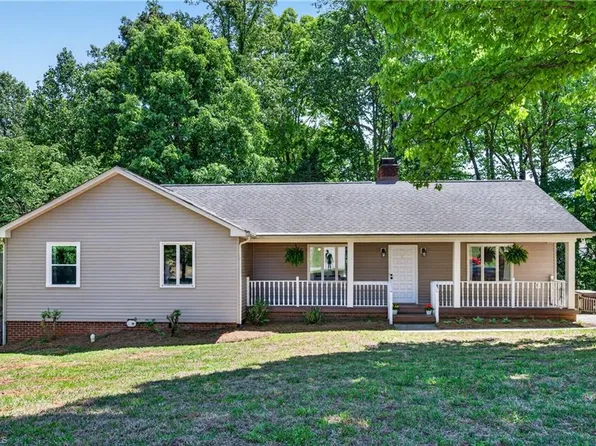 7 Holly Crest Ct, Greensboro, NC 27410