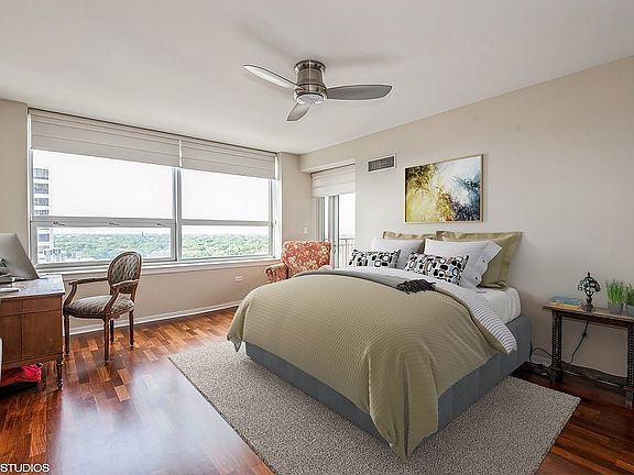 5th image of 807 Davis St Unit 1501