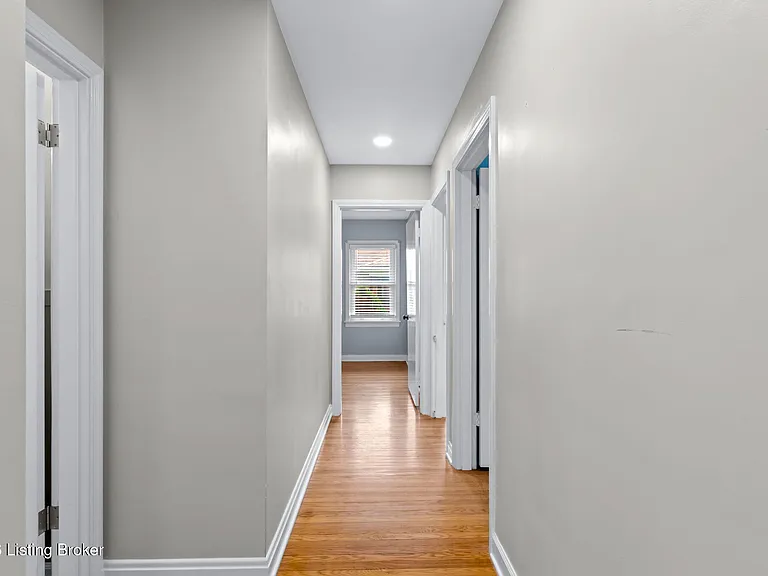 519 Leyton Ave — Photo 16
