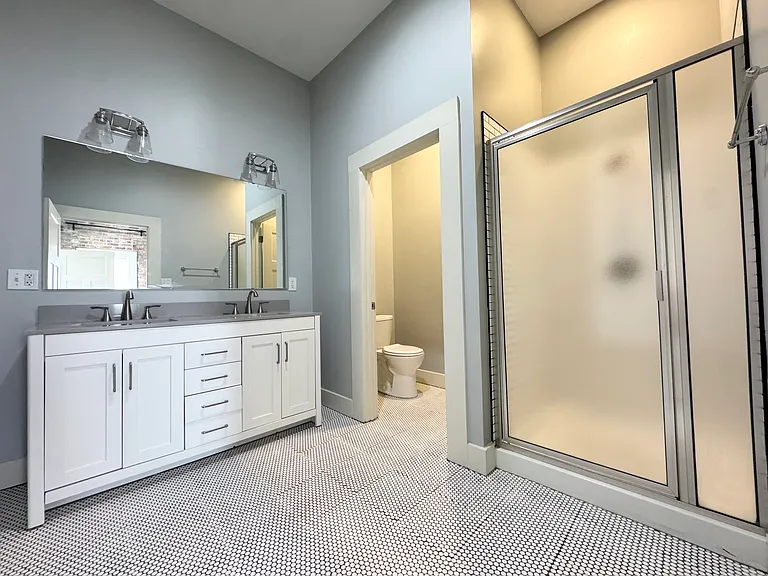 401 N 6th St #H — Photo 15