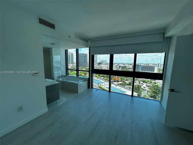 650 NE 32nd St #1608 — Photo 4
