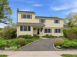 2 W Oak Hill Dr, Oyster Bay, NY 11771