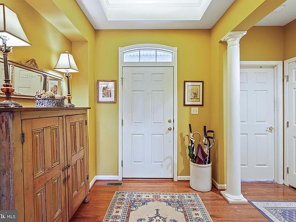 3rd image of 406 Caledonia Way