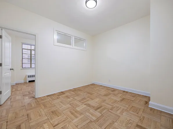 320 East 42nd Street image 1 of 10