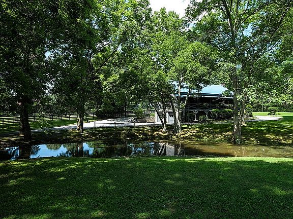 3rd image of 1206 Hunters Trail Dr