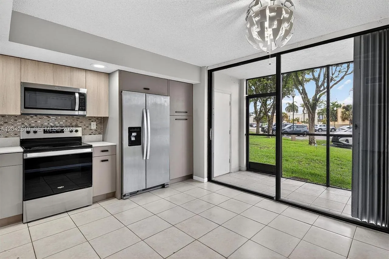 8065 SW 107th Ave — Photo 4