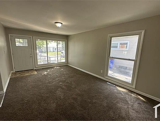 5th image of 955 S Harris Ave