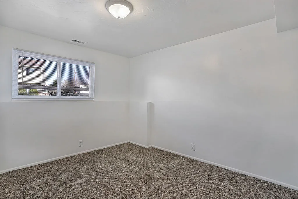 Valley Park Apartments — Photo 4