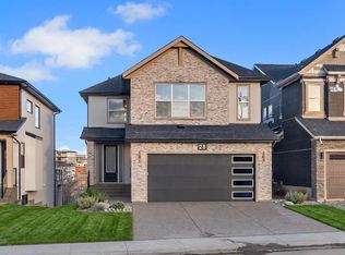 28 Spring Creek Point SW, Calgary, AB T3H6J4