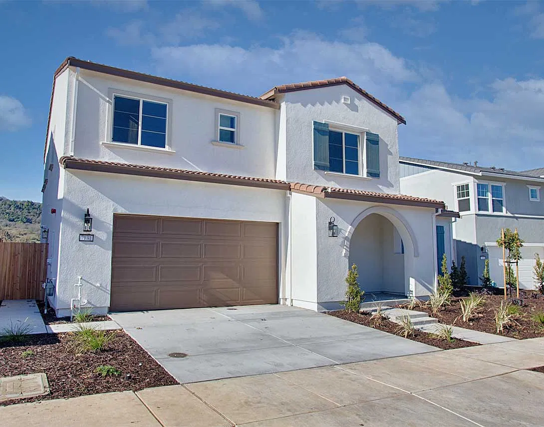 4 bed, 2980 sqft, $5,699 — Photo 2