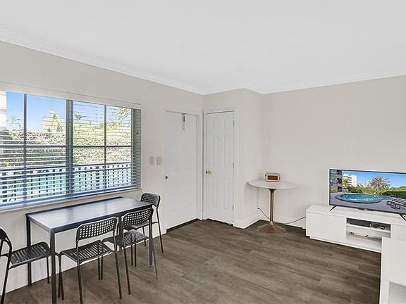 5th image of 924 SE 2nd St #103