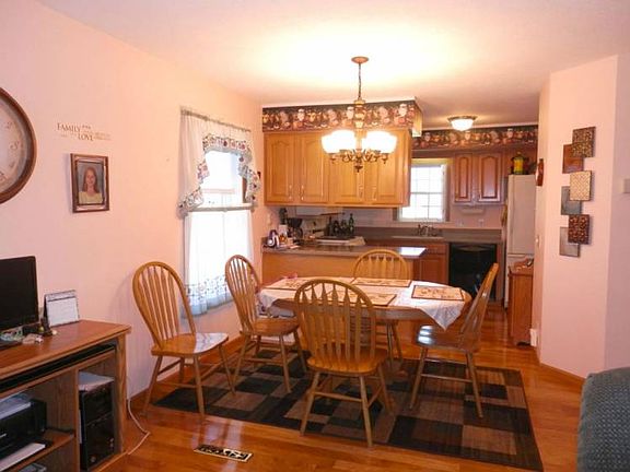 Ample room in dining area