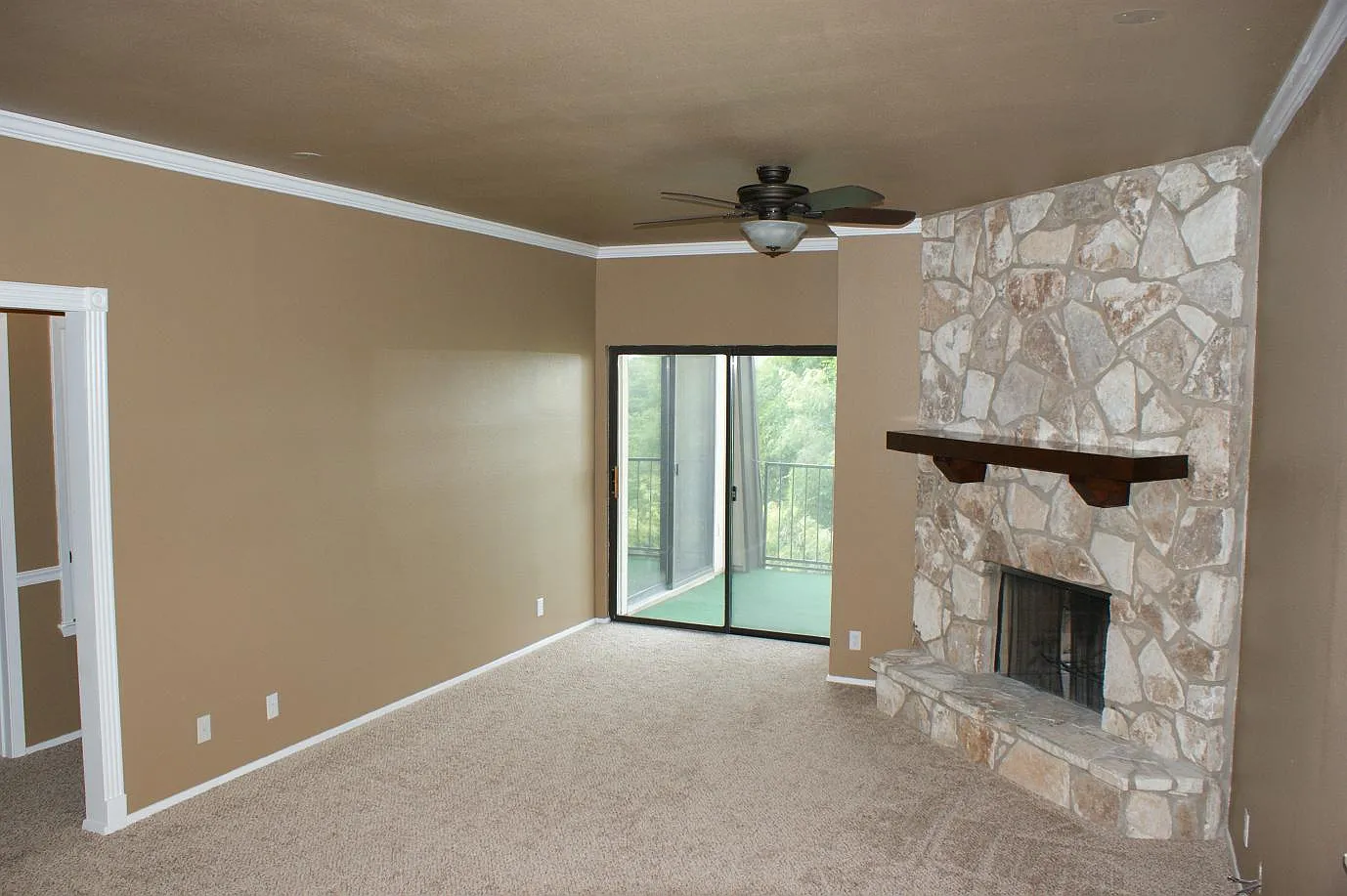 2 bed, 1150 sqft, $1,599 — Photo 2