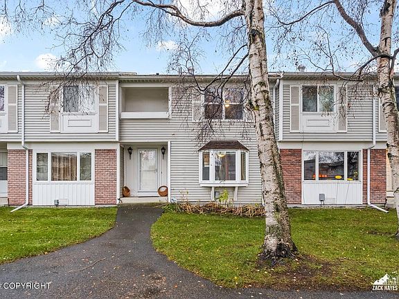 3rd image of 3235 Montpelier Ct