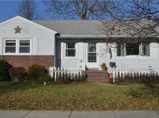 130 10th St, Hicksville, NY 11801