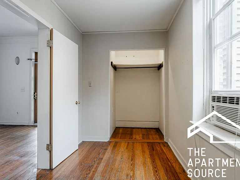 2334 N Wayne Ave #1R — Photo 5