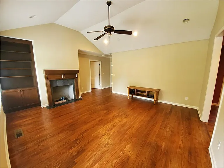 2178 Ridgedale Rd NE — Photo 5