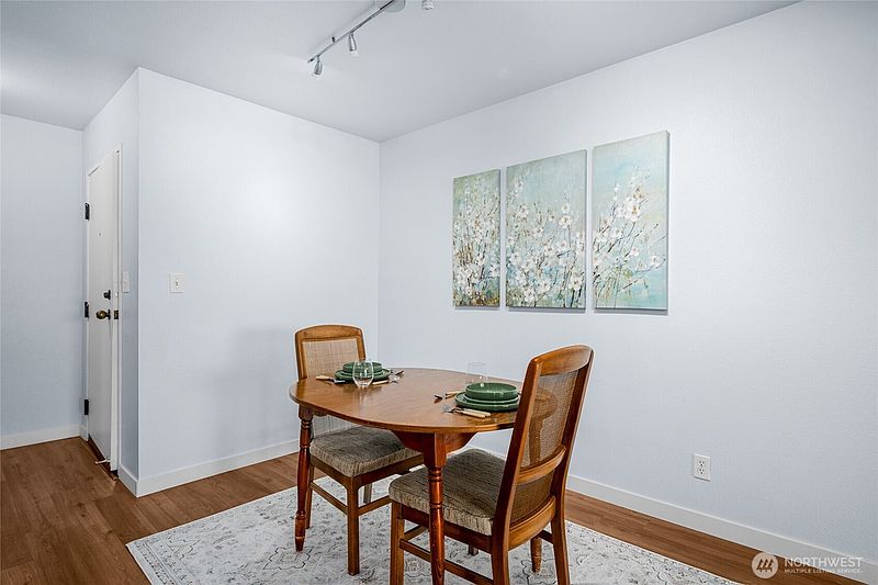 3rd image of 2021 N LaVenture Road #404
