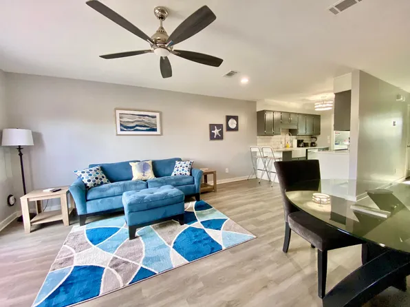 2726 Bay St, Gulf Breeze, FL 32563