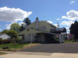 202 Dogwood Dr, Levittown, PA 19055