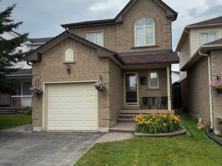 15 Kennedy Dr — Photo 2