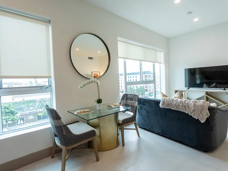 454 sq ft studio