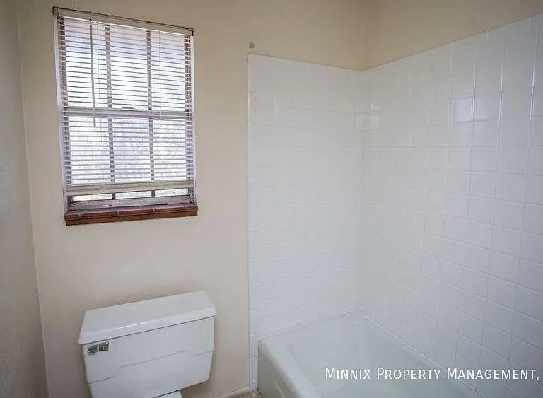 Whispering Oaks 1904 N. Midland — Photo 27