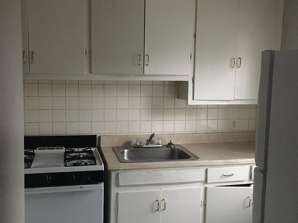 2nd image of 1512 W Emma Ave