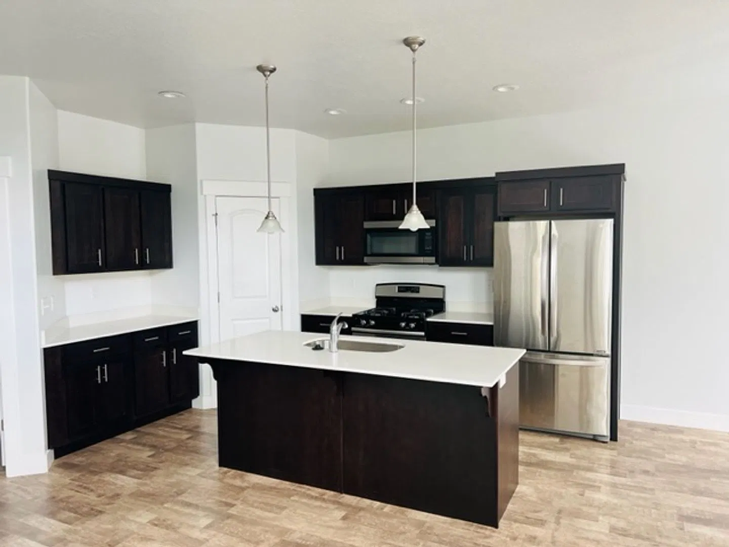 Beautiful townhome built in 2017 — Photo 3