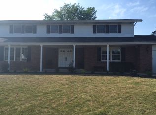 1045 Greenbriar Ct, Crown Point, IN 46307