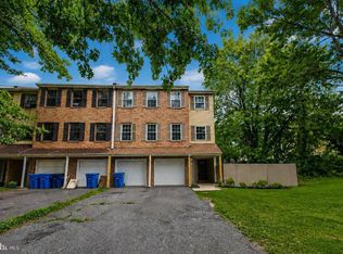 205 Chaucer Ct, Mount Laurel, NJ 08054
