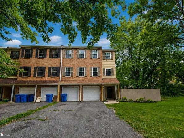 205 Chaucer Ct, Mount Laurel, NJ 08054