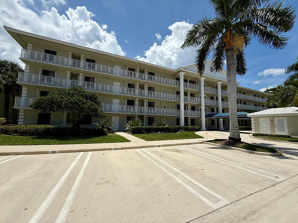 2621 Village Blvd #206