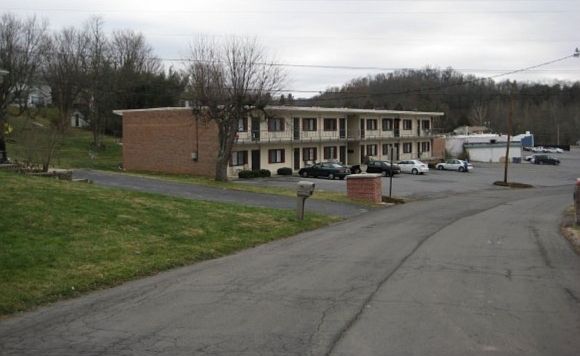 1st image of 120 Belmont Dr