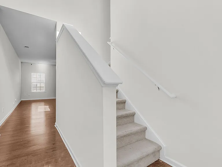 212 Longford Dr — Photo 23