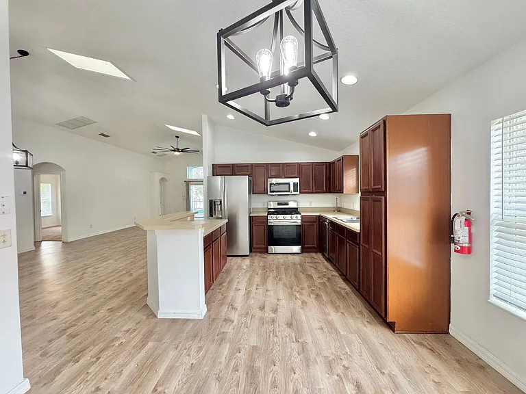502 Viola Dr — Photo 7