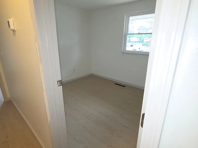 1584 Valdosta Dr — Photo 9