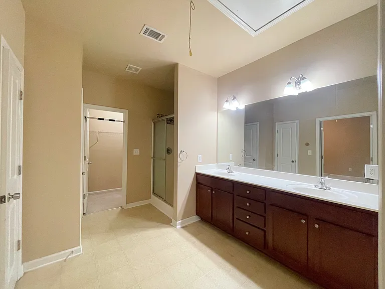 989 Parkside Wood Ct — Photo 18