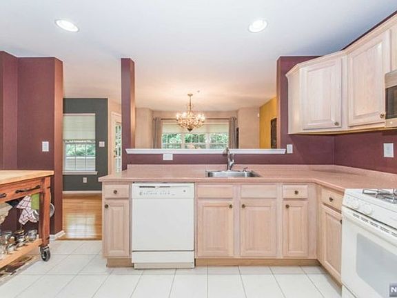 3rd image of 154 Vista Ter