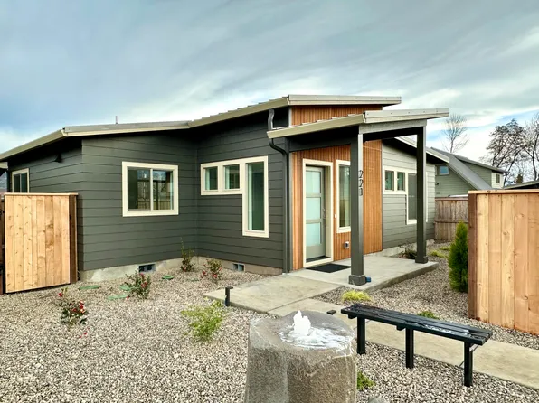 221 Gangnes Dr, Talent, OR 97540