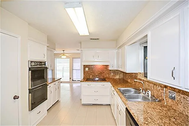 2814 Field Line Dr — Photo 16