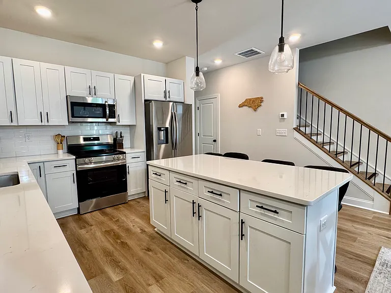 507 Greenwood Dr — Photo 5
