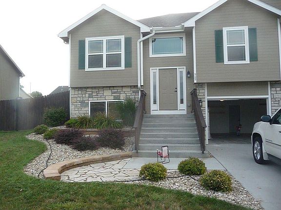 2nd image of 909 Meadowbrooke Ln