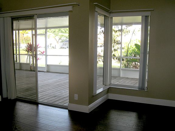 3rd image of 10821 SW 11th Mnr